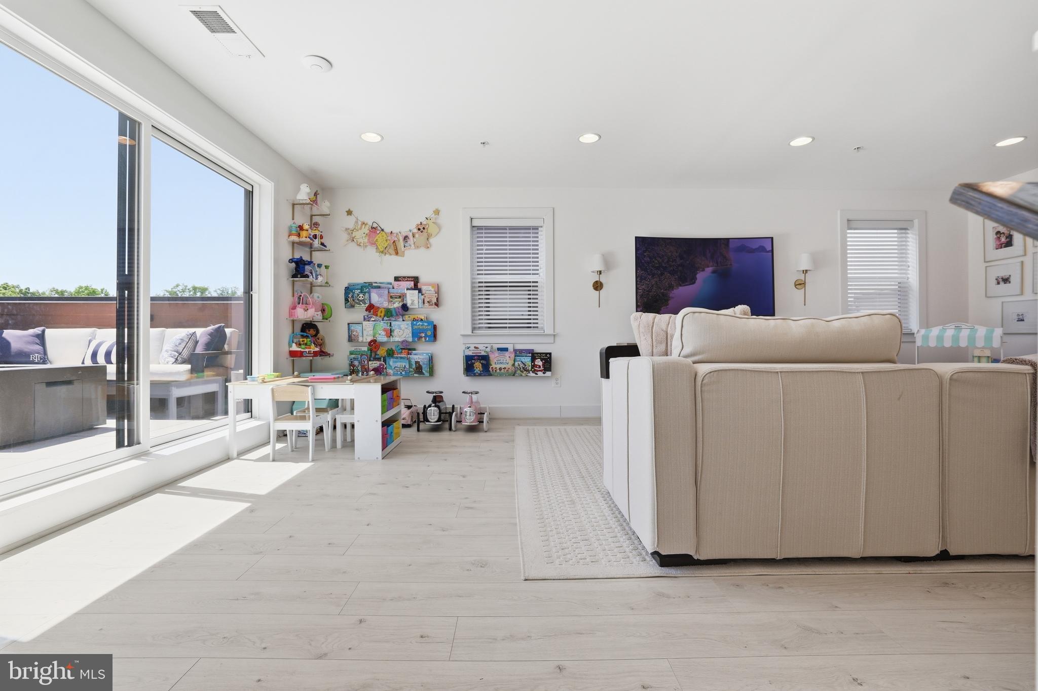 TOWER OAKS - Residential