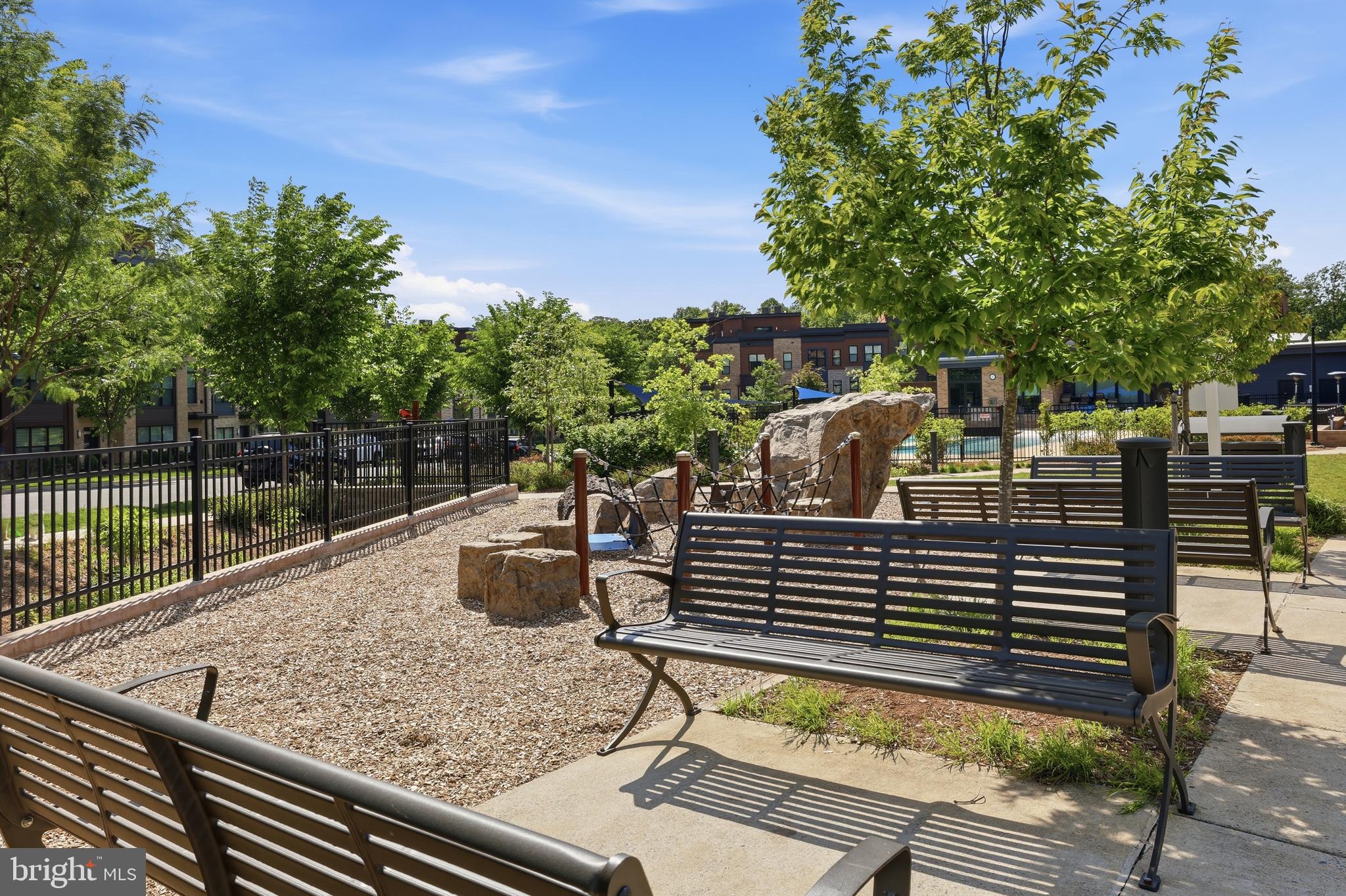 TOWER OAKS - Residential