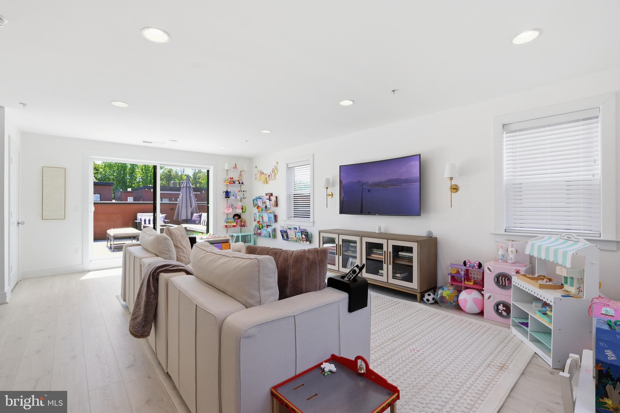 TOWER OAKS - Residential