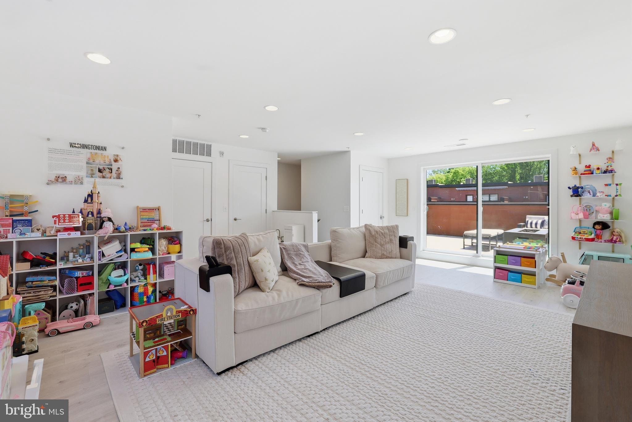 TOWER OAKS - Residential