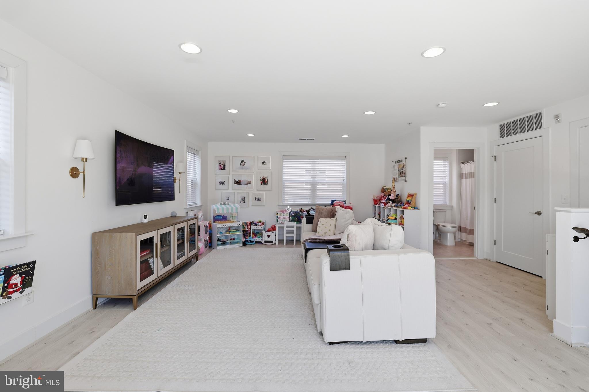 TOWER OAKS - Residential