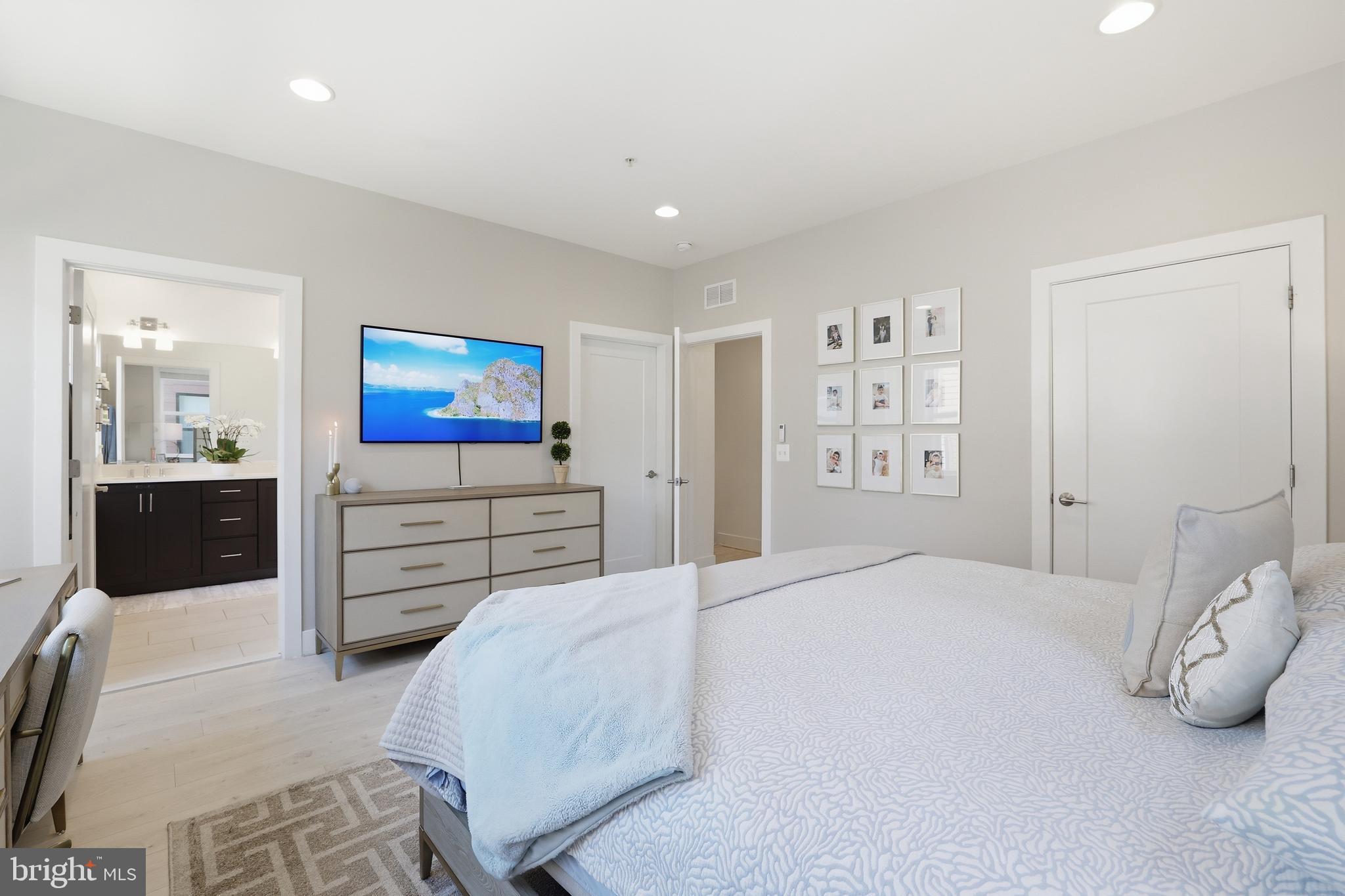 TOWER OAKS - Residential