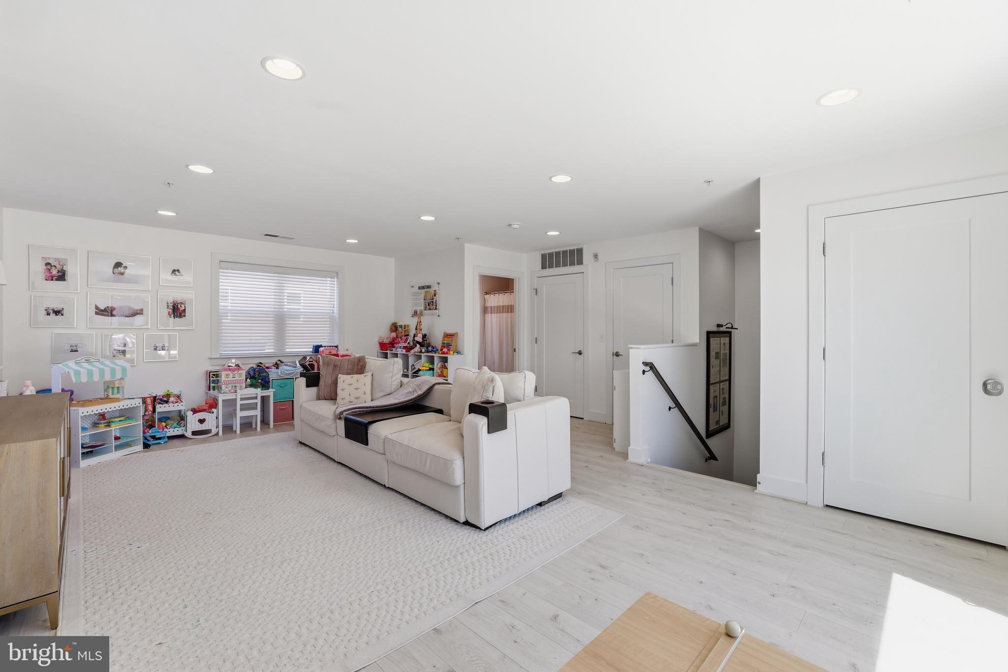 TOWER OAKS - Residential