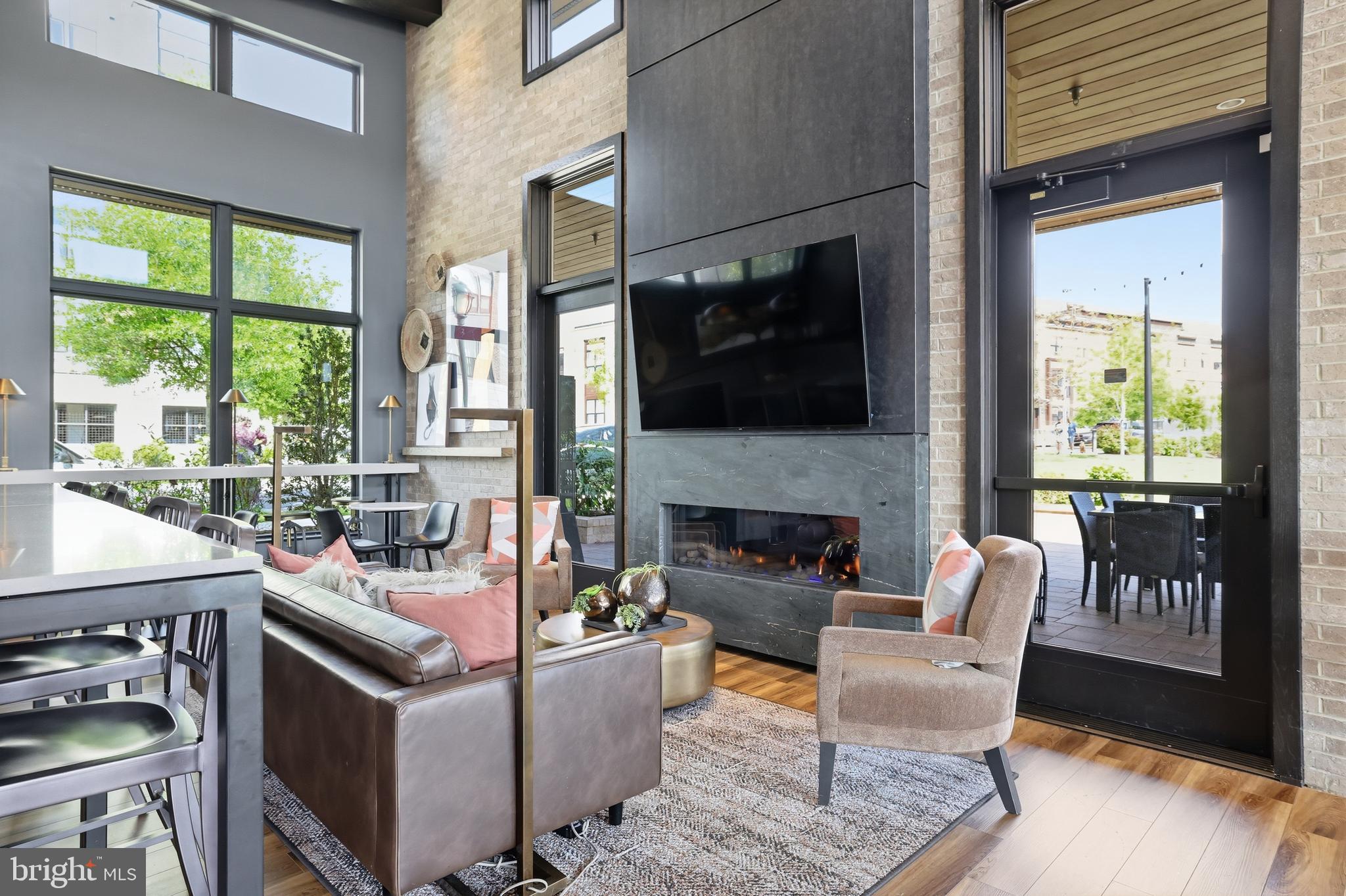 TOWER OAKS - Residential