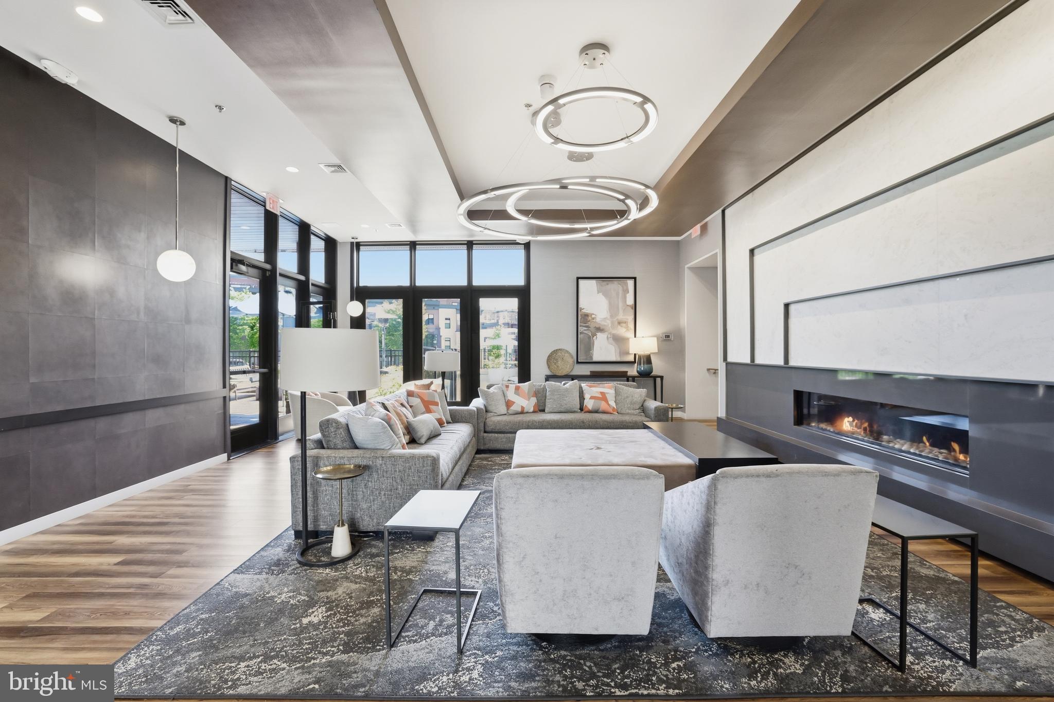 TOWER OAKS - Residential