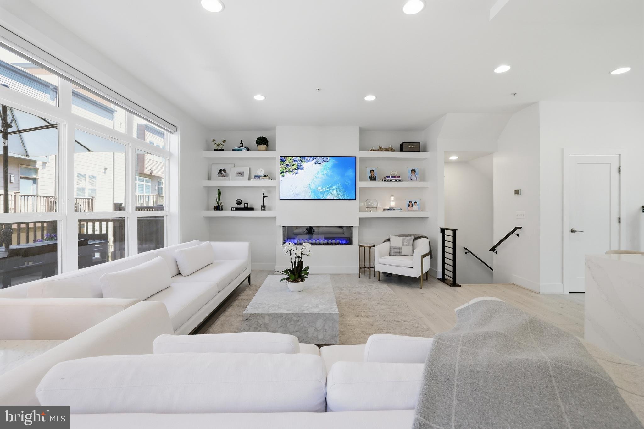 TOWER OAKS - Residential