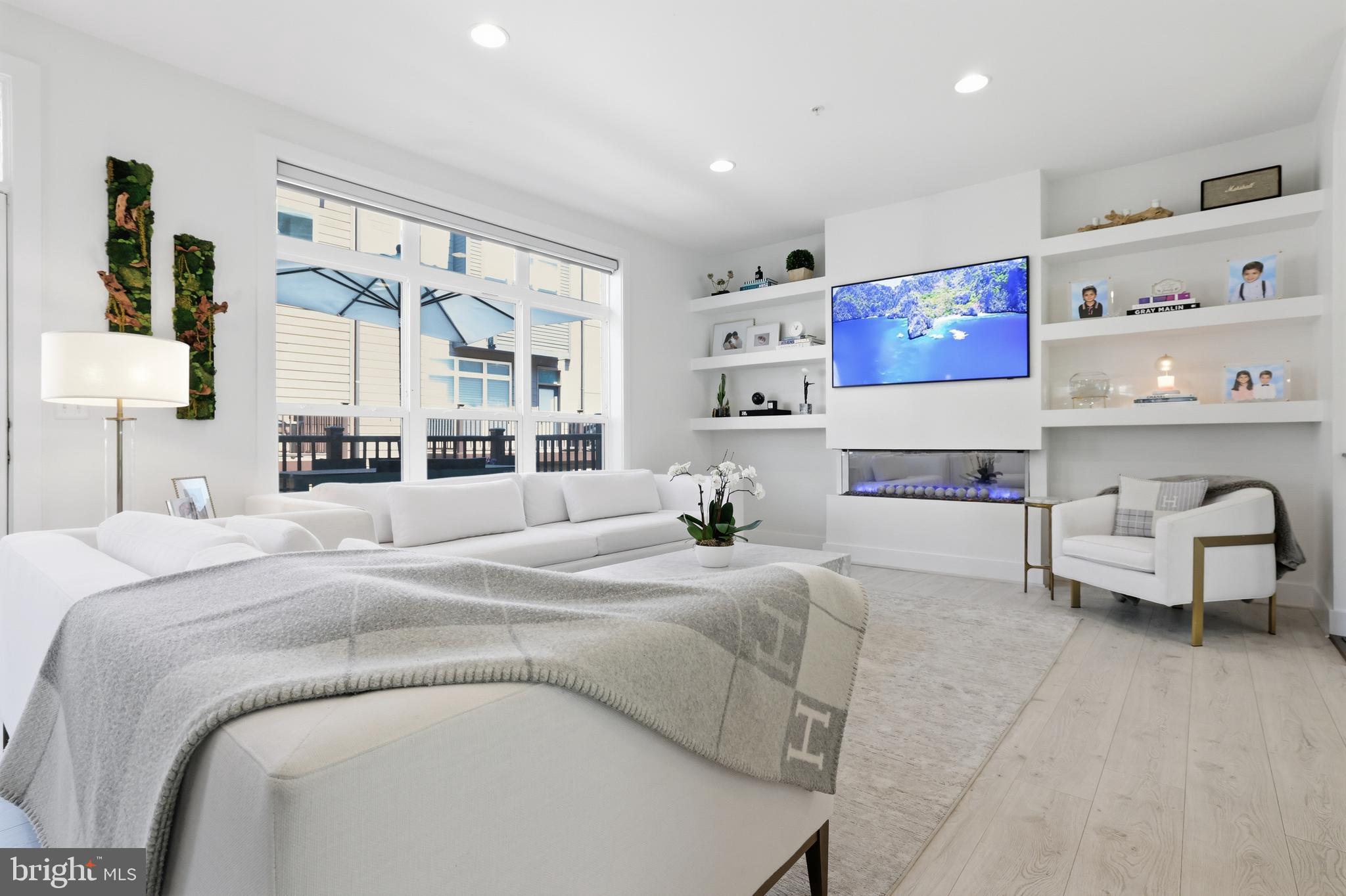 TOWER OAKS - Residential