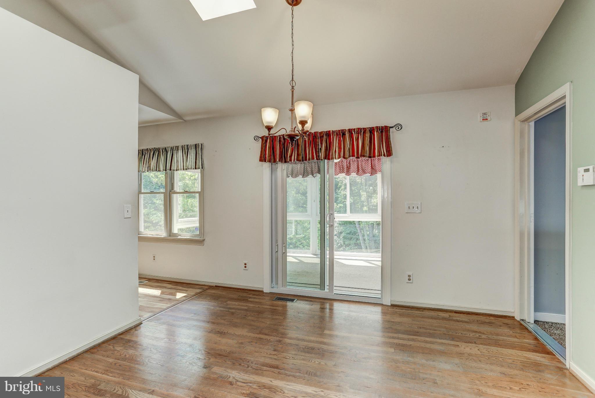 HICKORY KNOLL - Residential