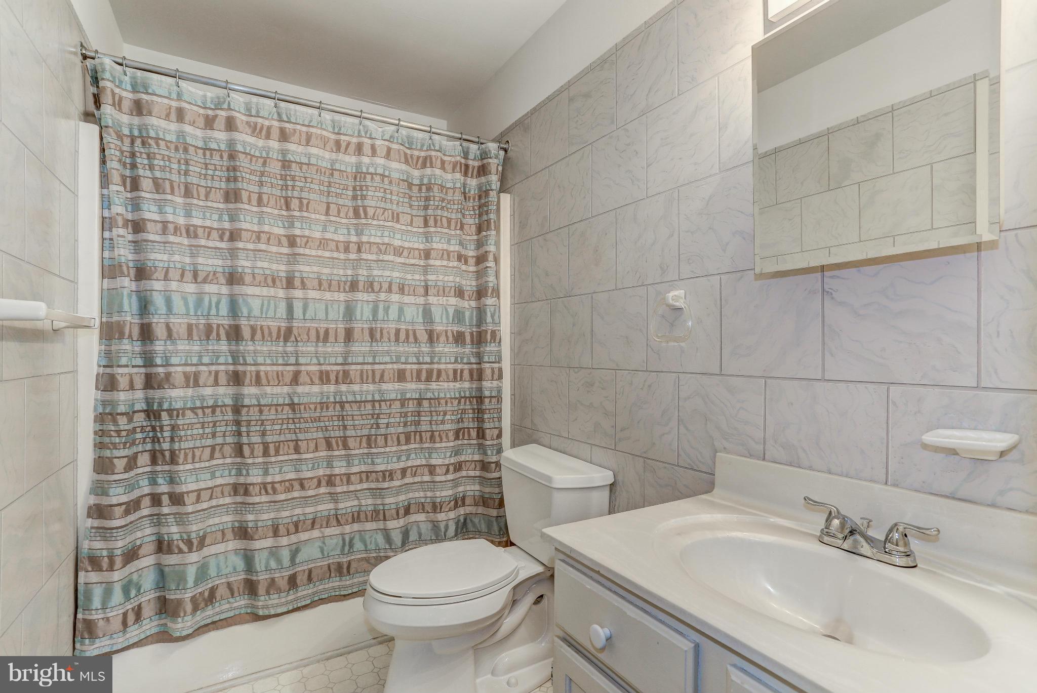 HICKORY KNOLL - Residential