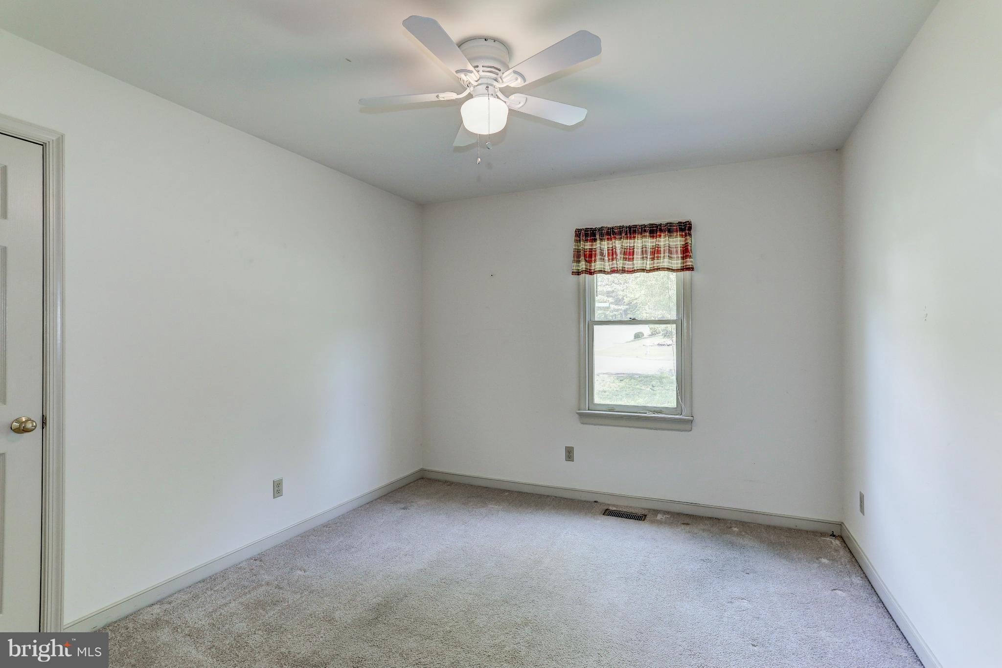 HICKORY KNOLL - Residential