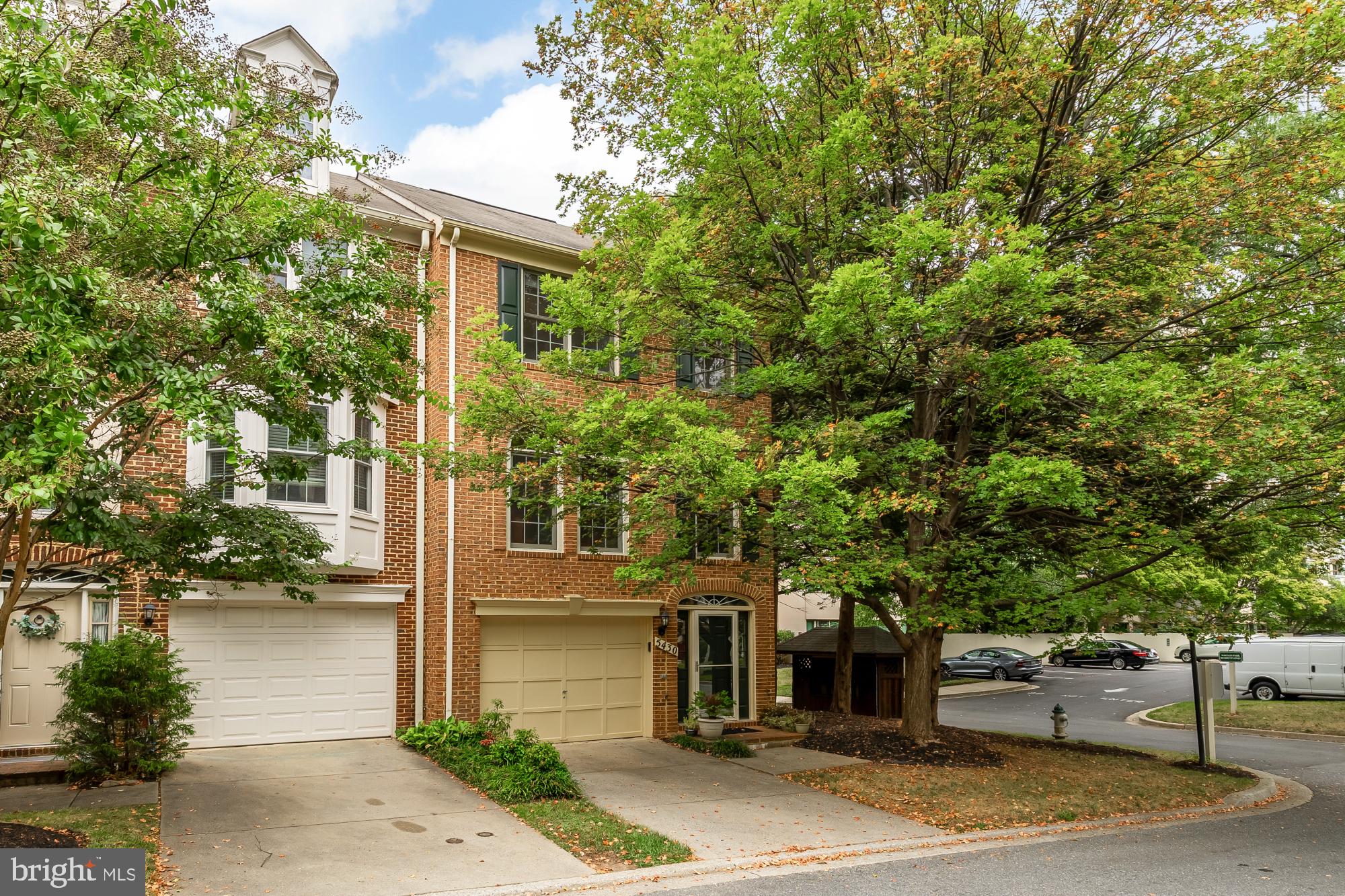 WHITLEY PARK CONDOMINIUM - Residential