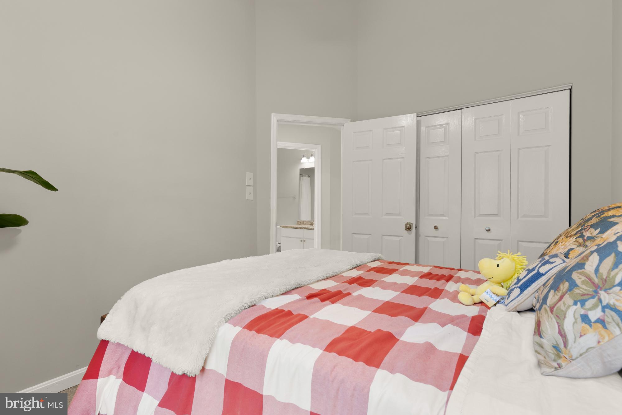 WHITLEY PARK CONDOMINIUM - Residential