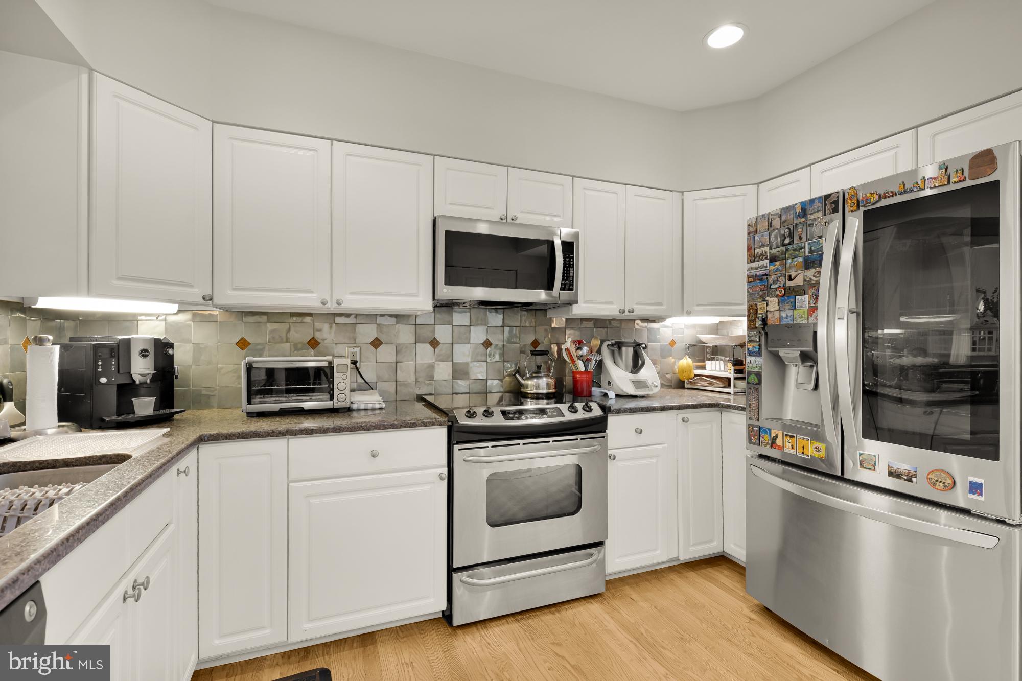 WHITLEY PARK CONDOMINIUM - Residential