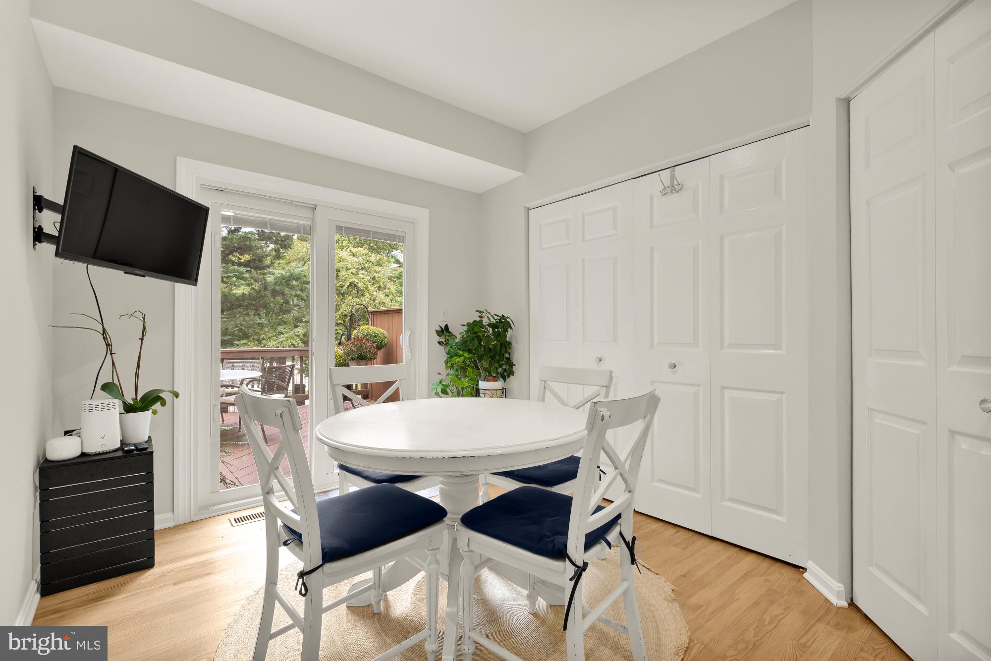 WHITLEY PARK CONDOMINIUM - Residential