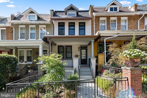 Photo of 3728 9th Street NW, WASHINGTON, DC 20010 (MLS # DCDC2230166)