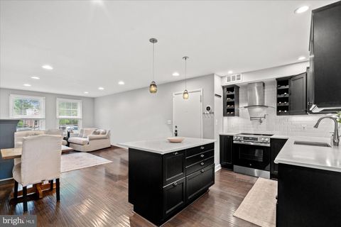 Condo For Rent - 4416 34th Street #A2<br/> ARLINGTON, VA 22206