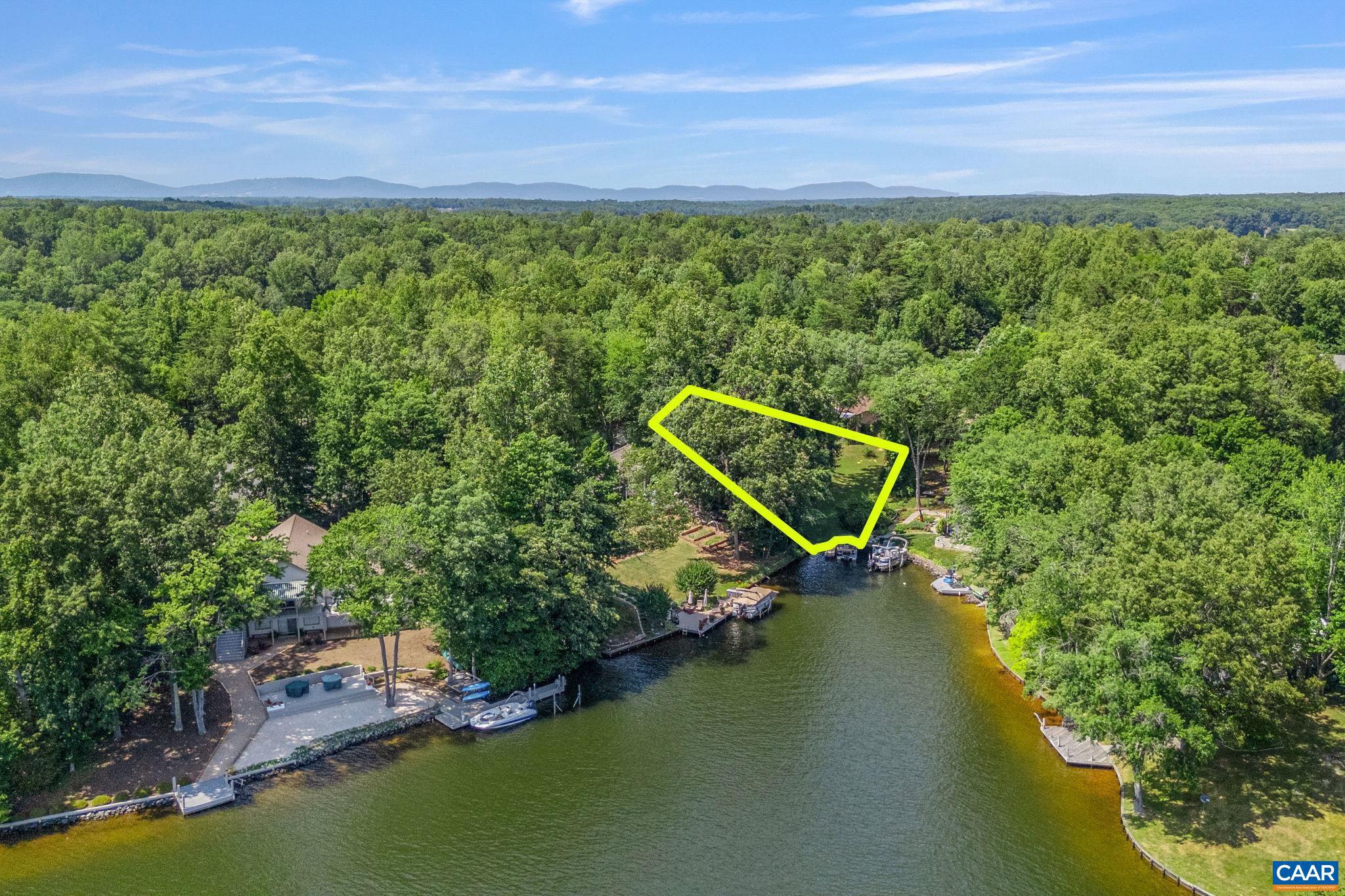 LAKE MONTICELLO - Residential