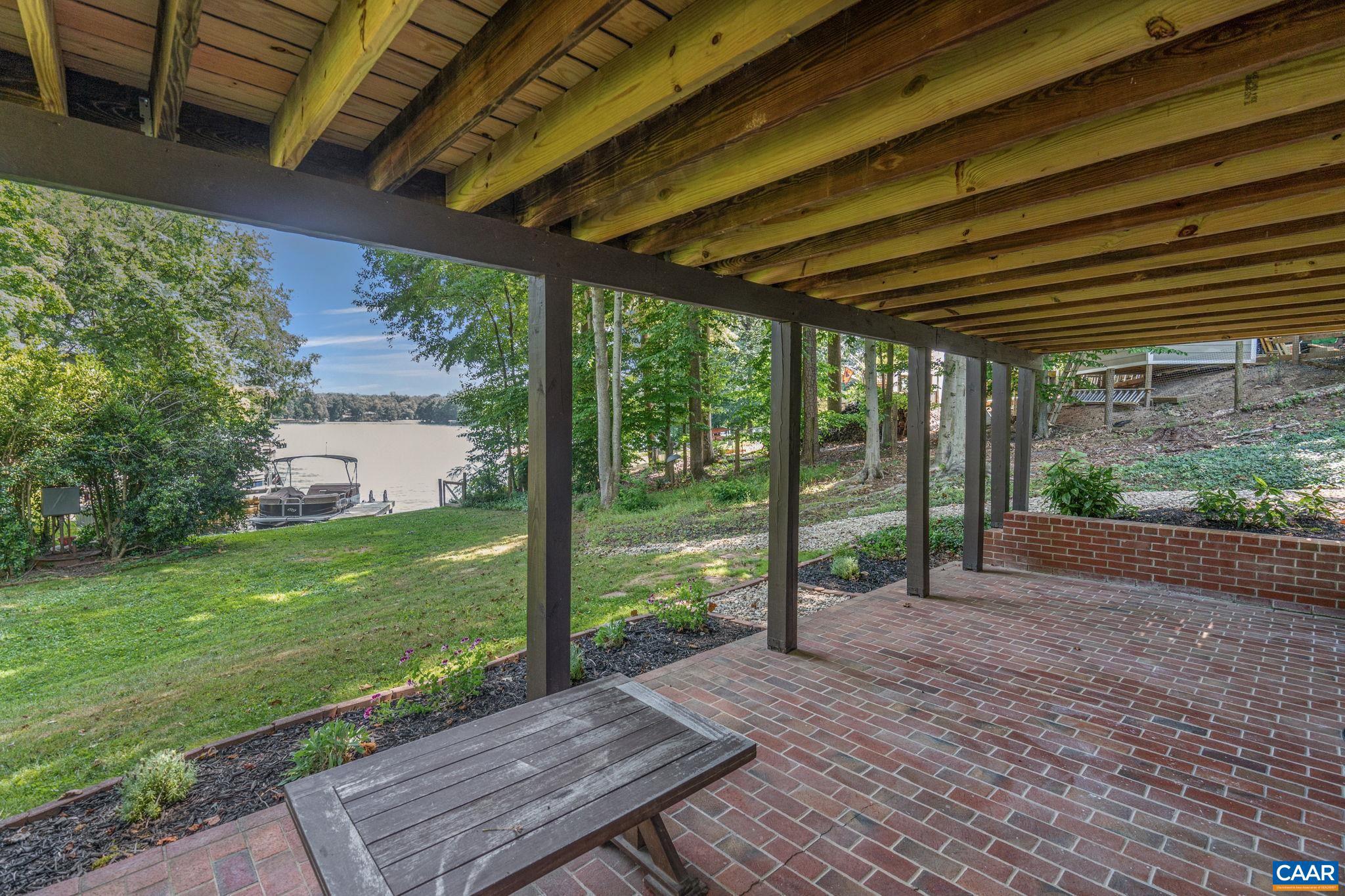 LAKE MONTICELLO - Residential