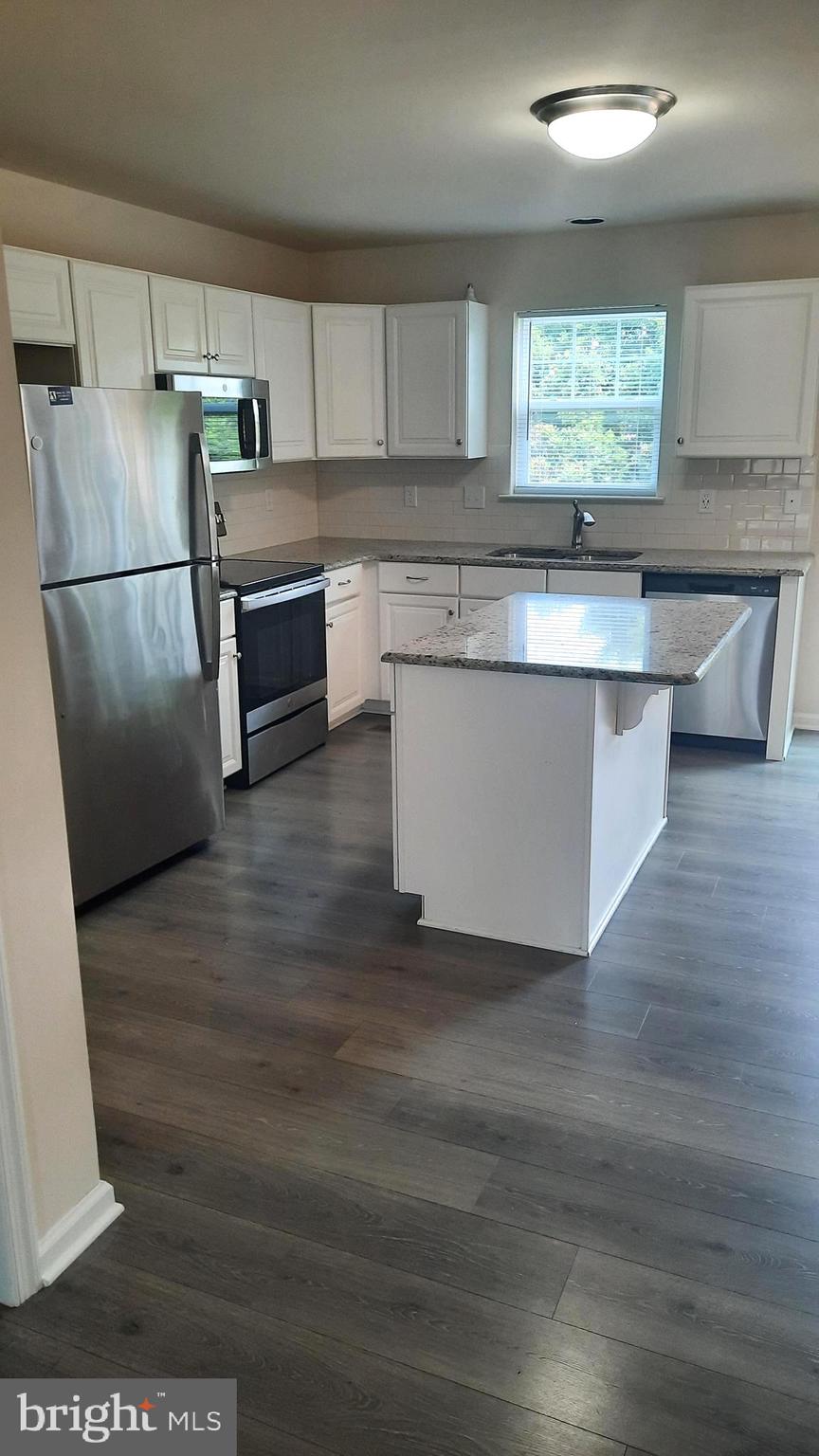 ADMIRALS QUAY - Residential Lease