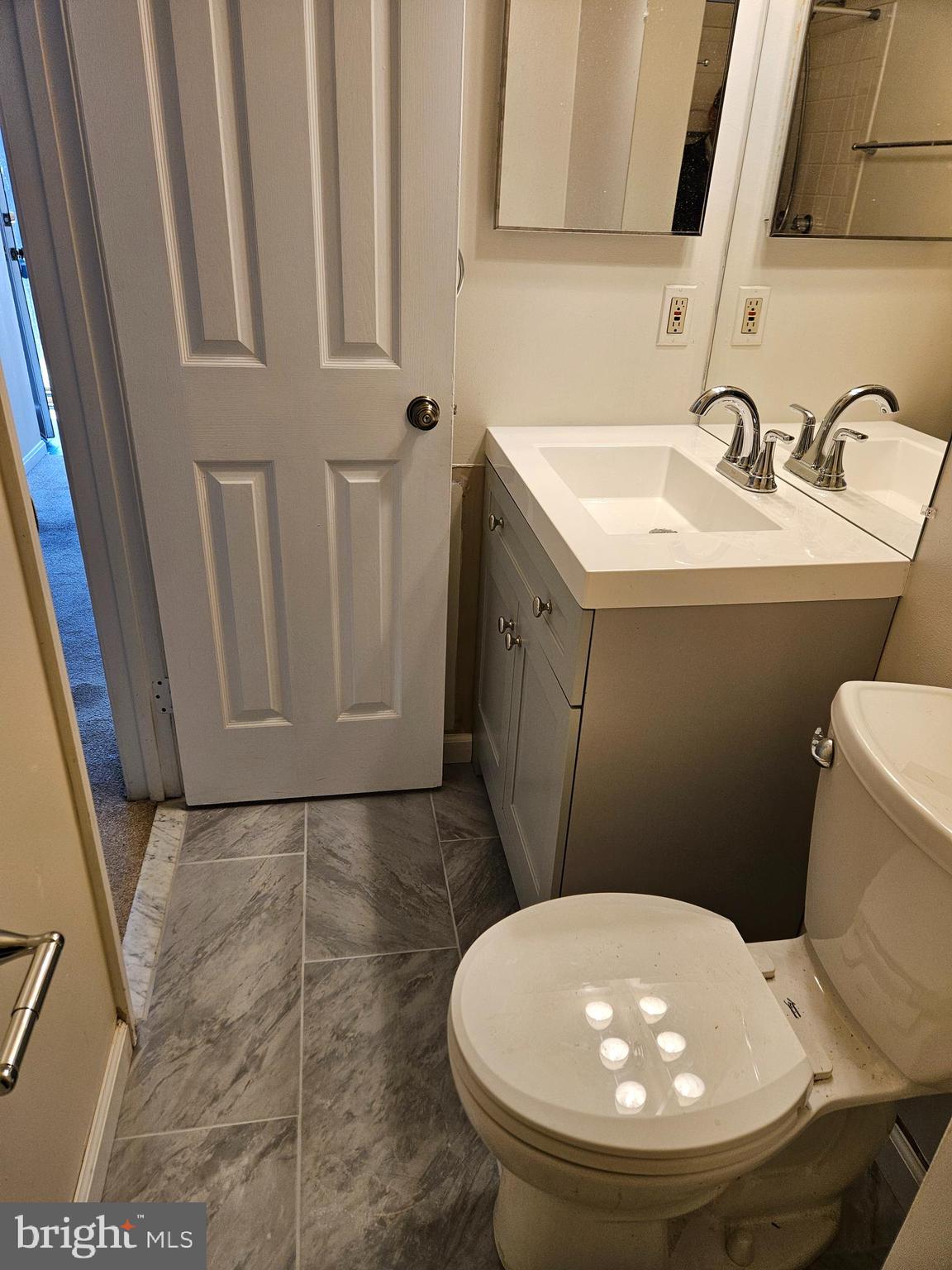 DOMINION SQUARE - Residential Lease