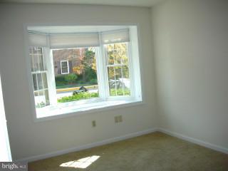 DOMINION SQUARE - Residential Lease