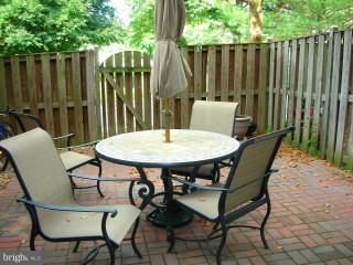 DOMINION SQUARE - Residential Lease