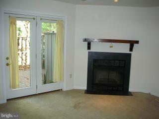 DOMINION SQUARE - Residential Lease