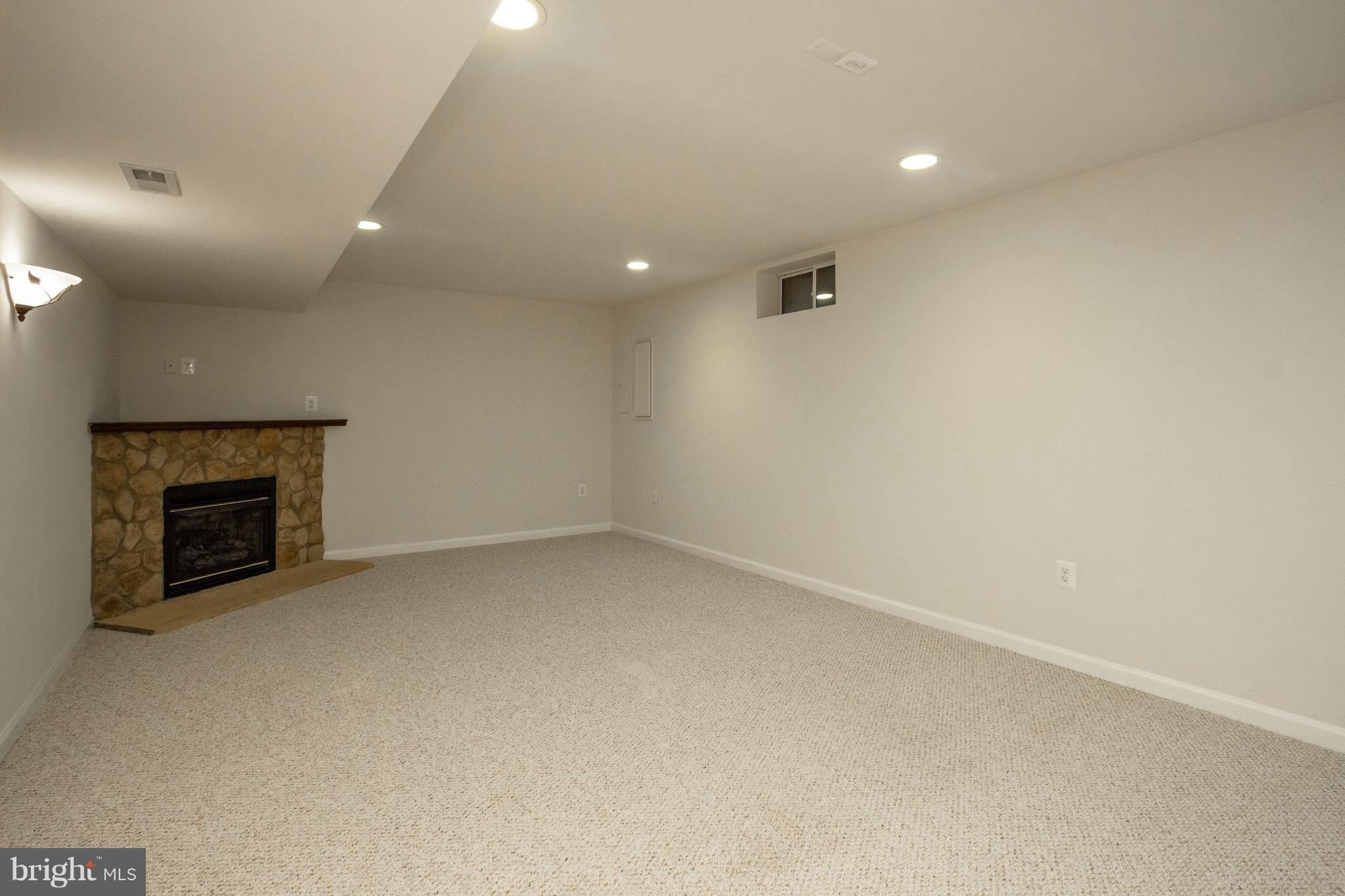 BROOKSTONE - Residential Lease