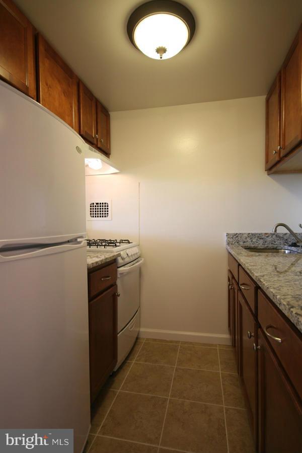 AMERICANA CENTRE - Residential Lease