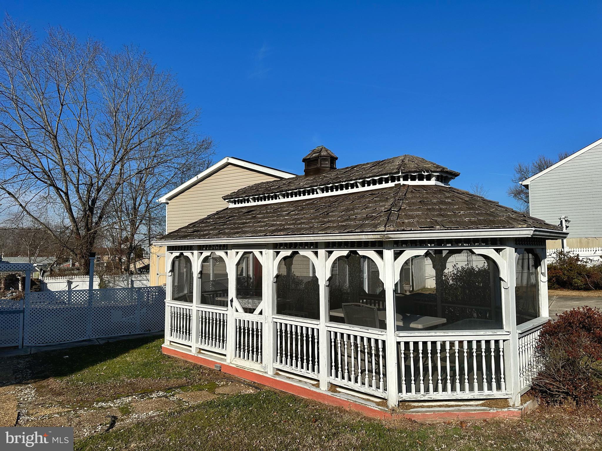 HARBOUR OAKS - Residential