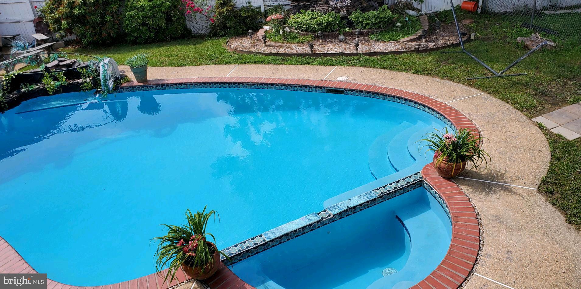 HARBOUR OAKS - Residential