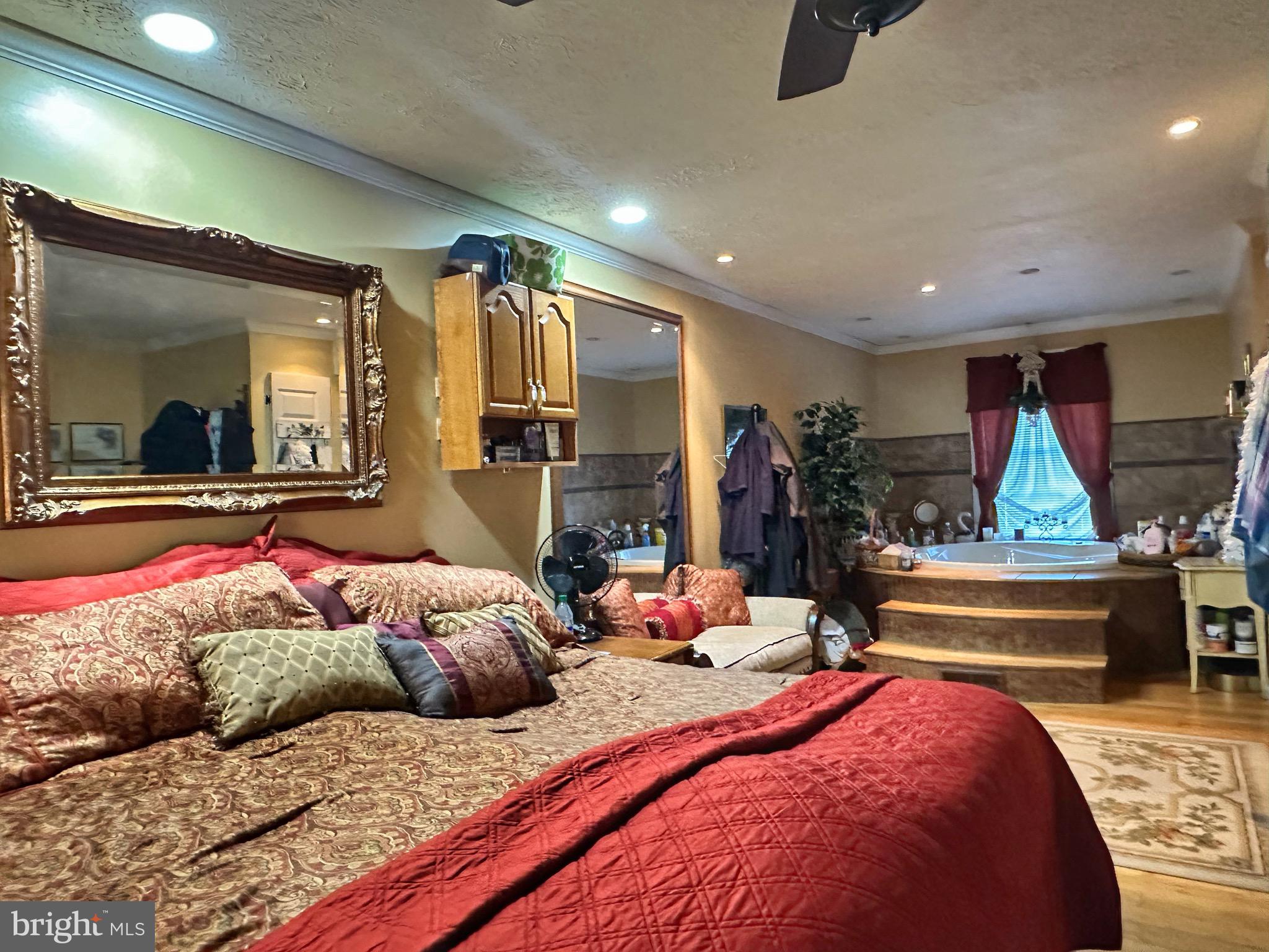 HARBOUR OAKS - Residential