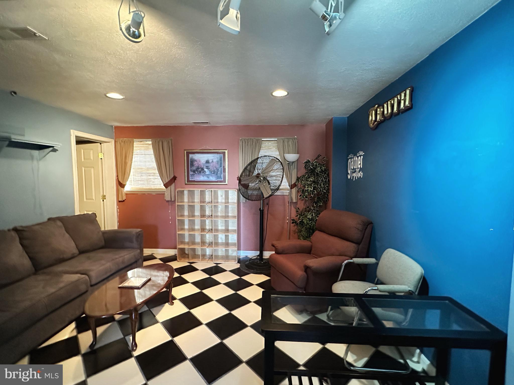 HARBOUR OAKS - Residential