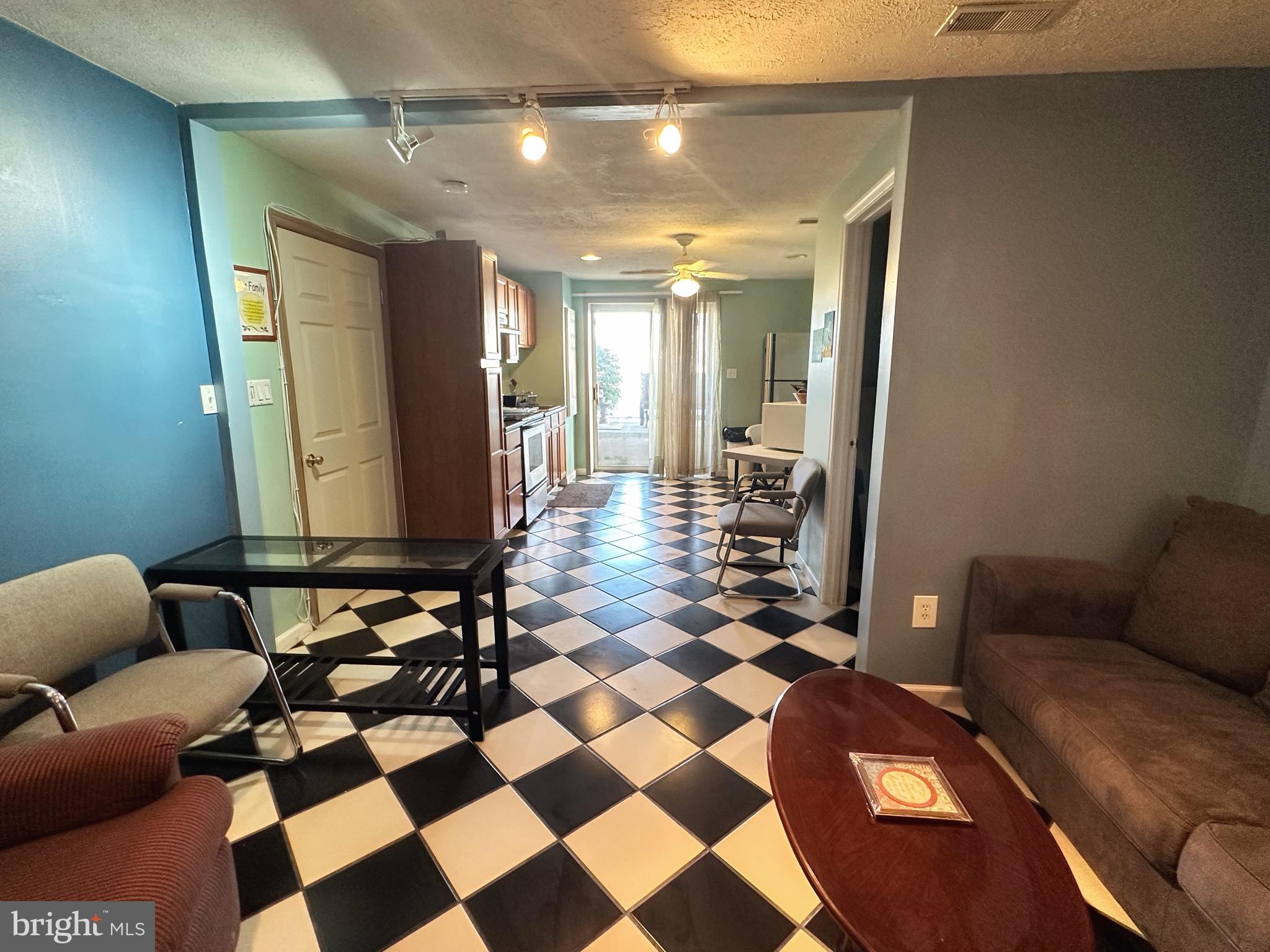 HARBOUR OAKS - Residential