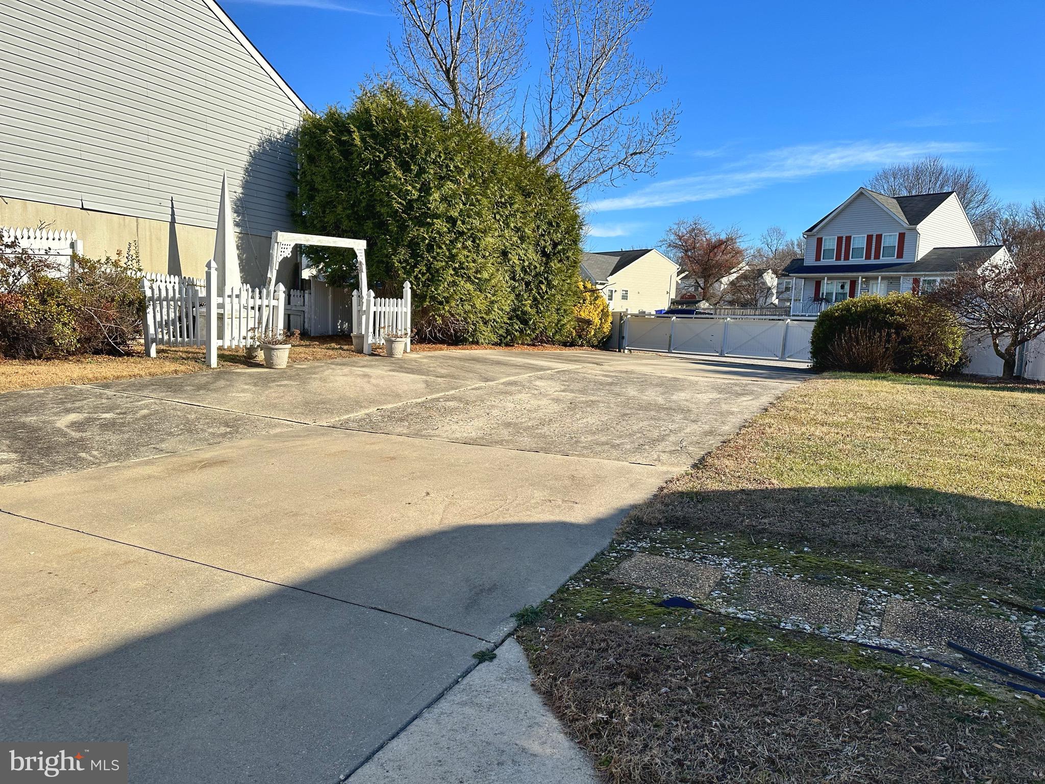 HARBOUR OAKS - Residential