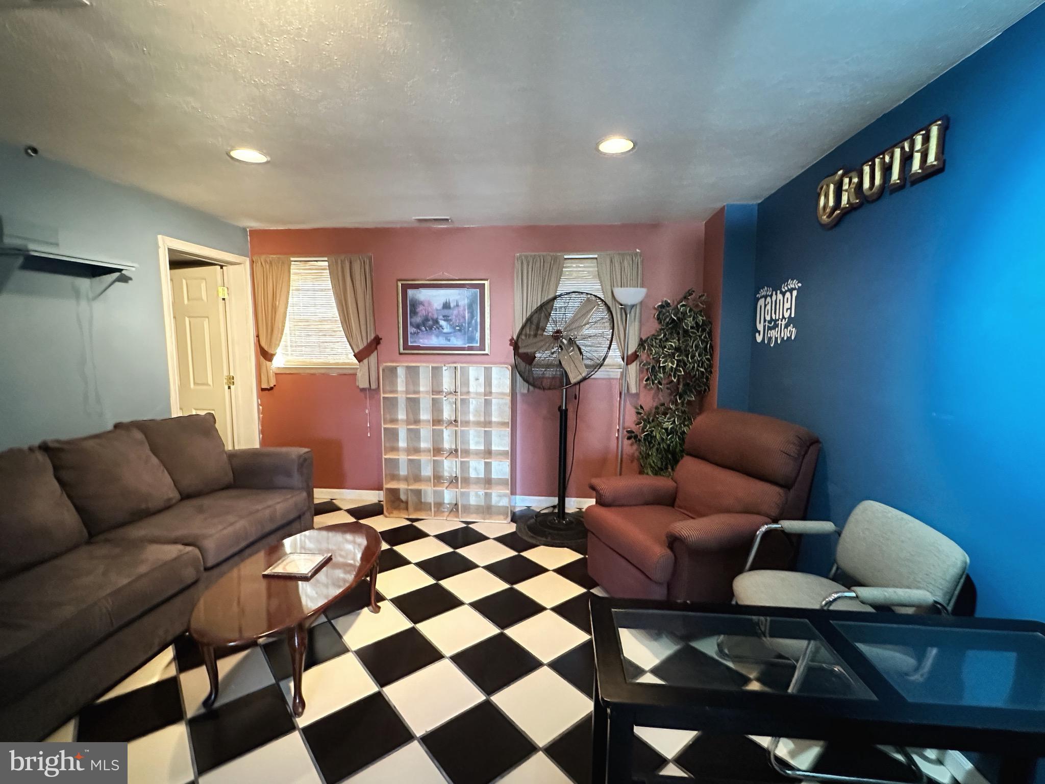 HARBOUR OAKS - Residential