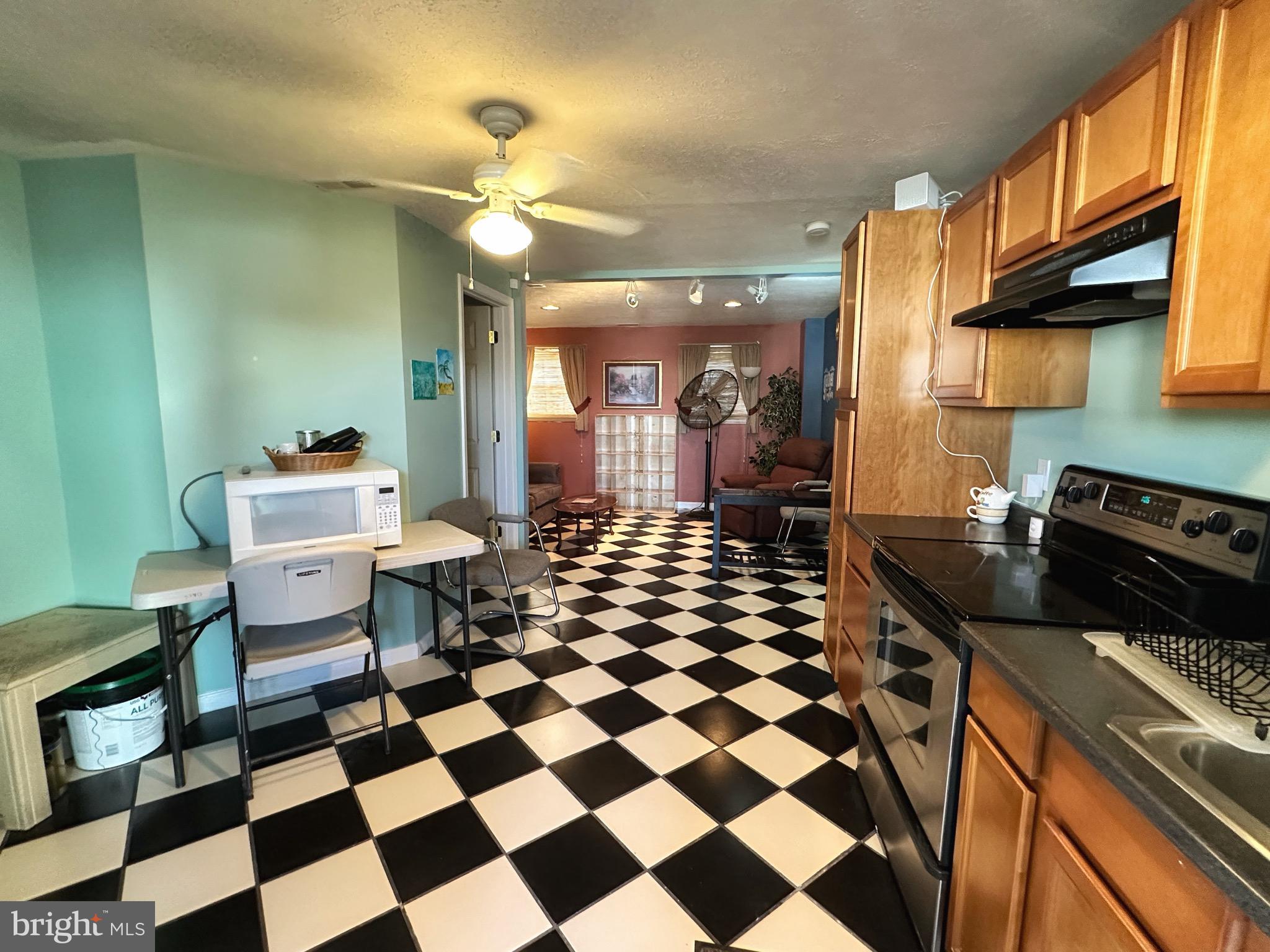 HARBOUR OAKS - Residential