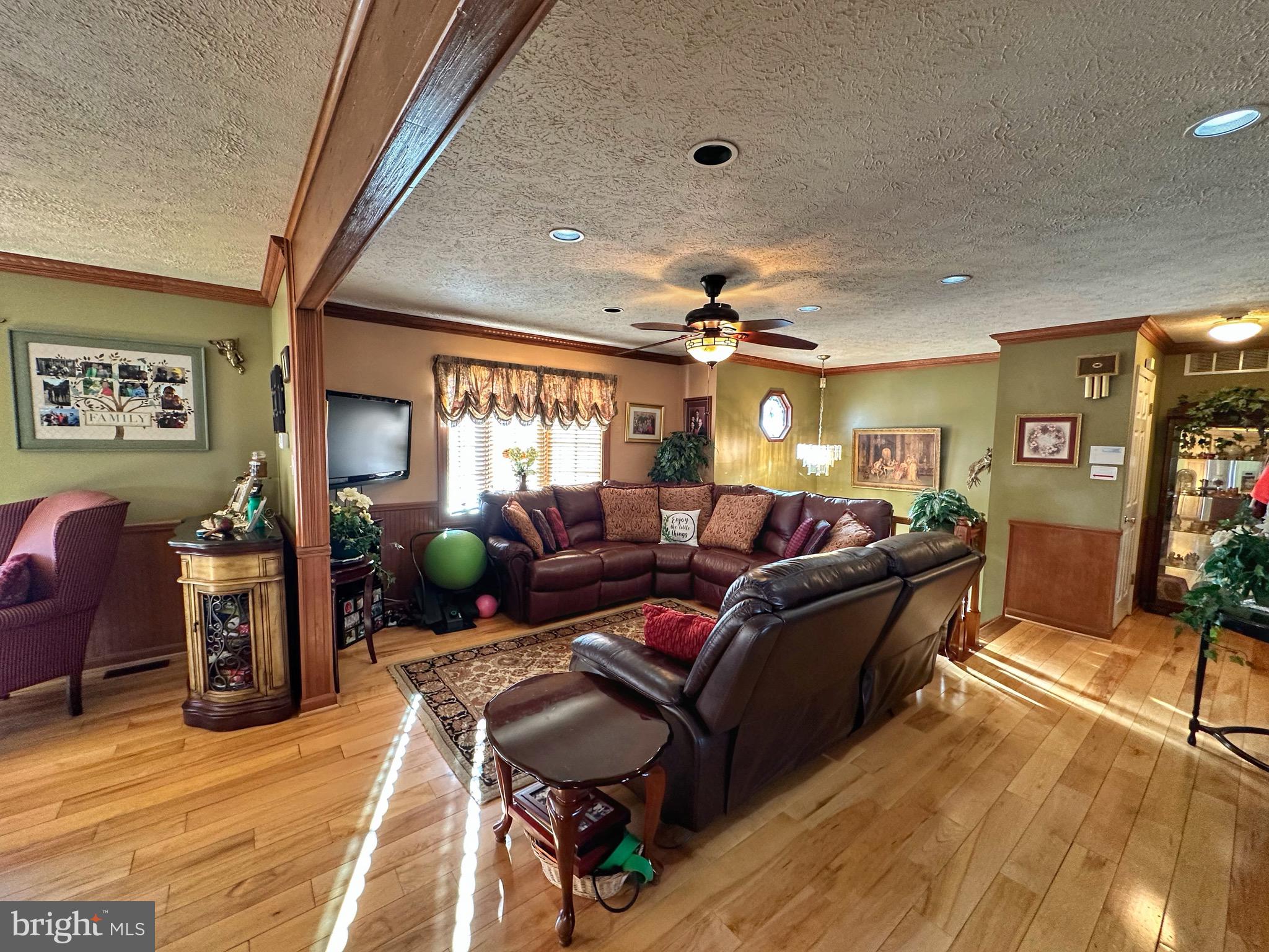 HARBOUR OAKS - Residential