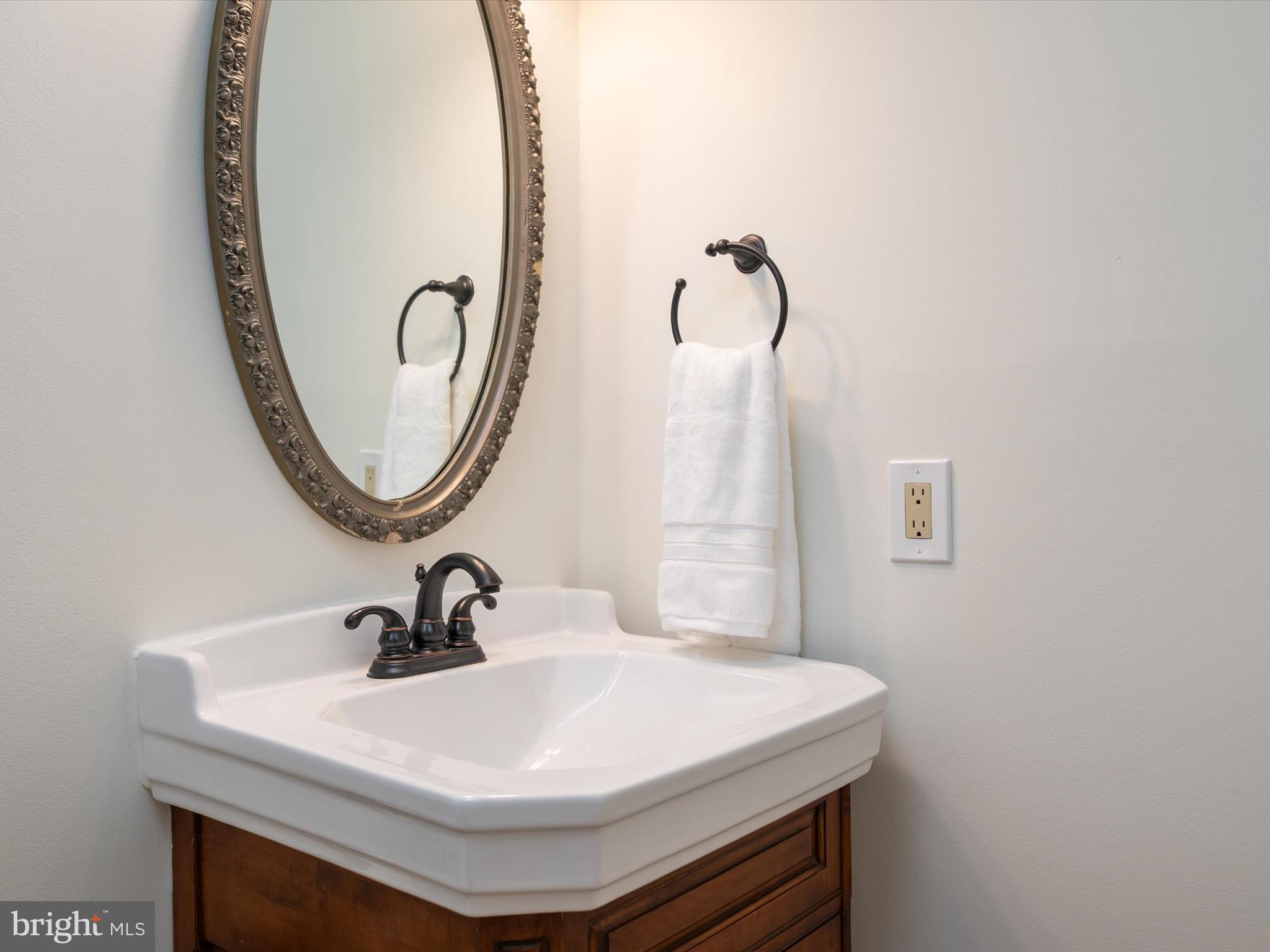 BURLEIGH MANOR - Residential