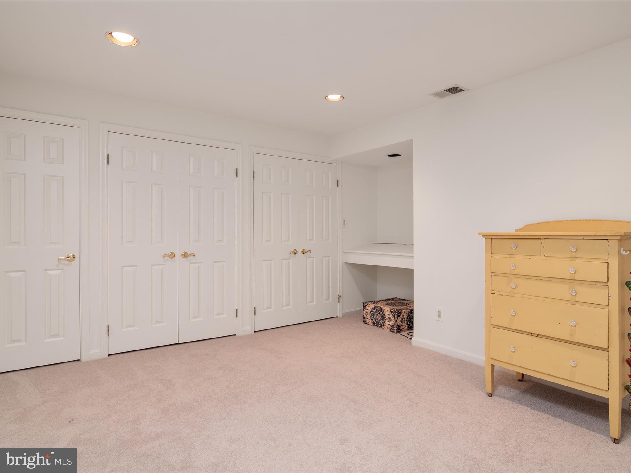 BURLEIGH MANOR - Residential