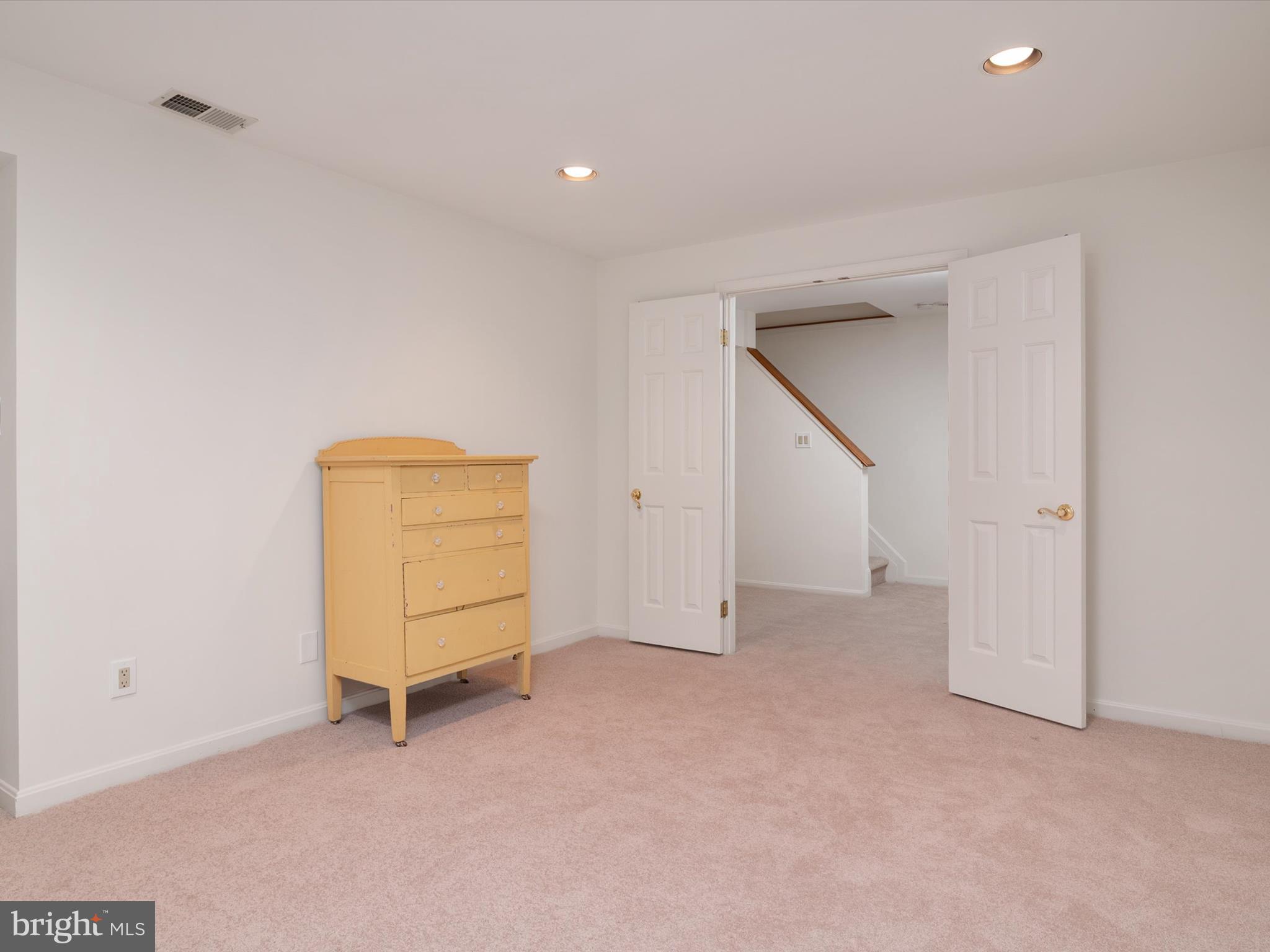 BURLEIGH MANOR - Residential