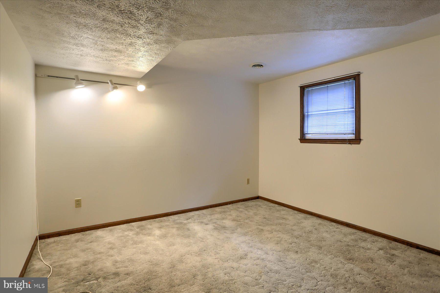 SOUTH LONDONDERRY - Residential