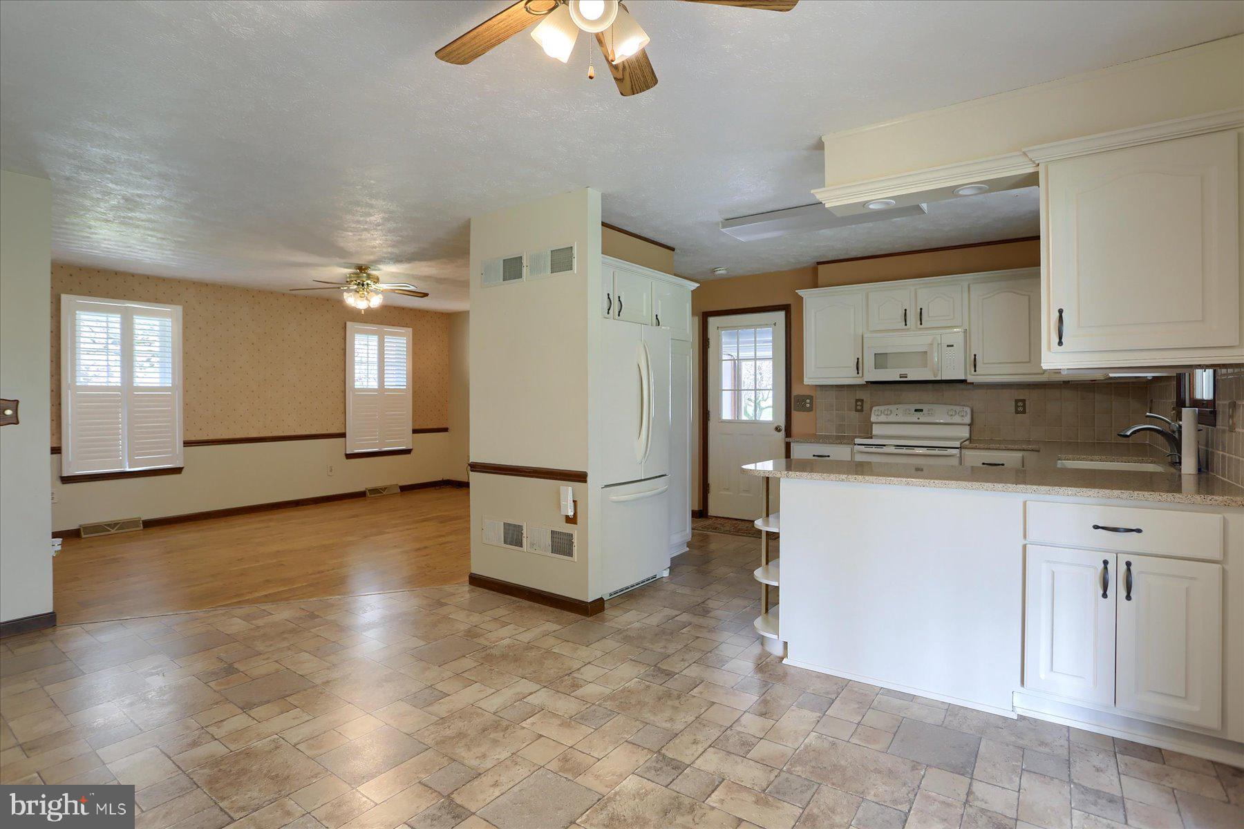 SOUTH LONDONDERRY - Residential