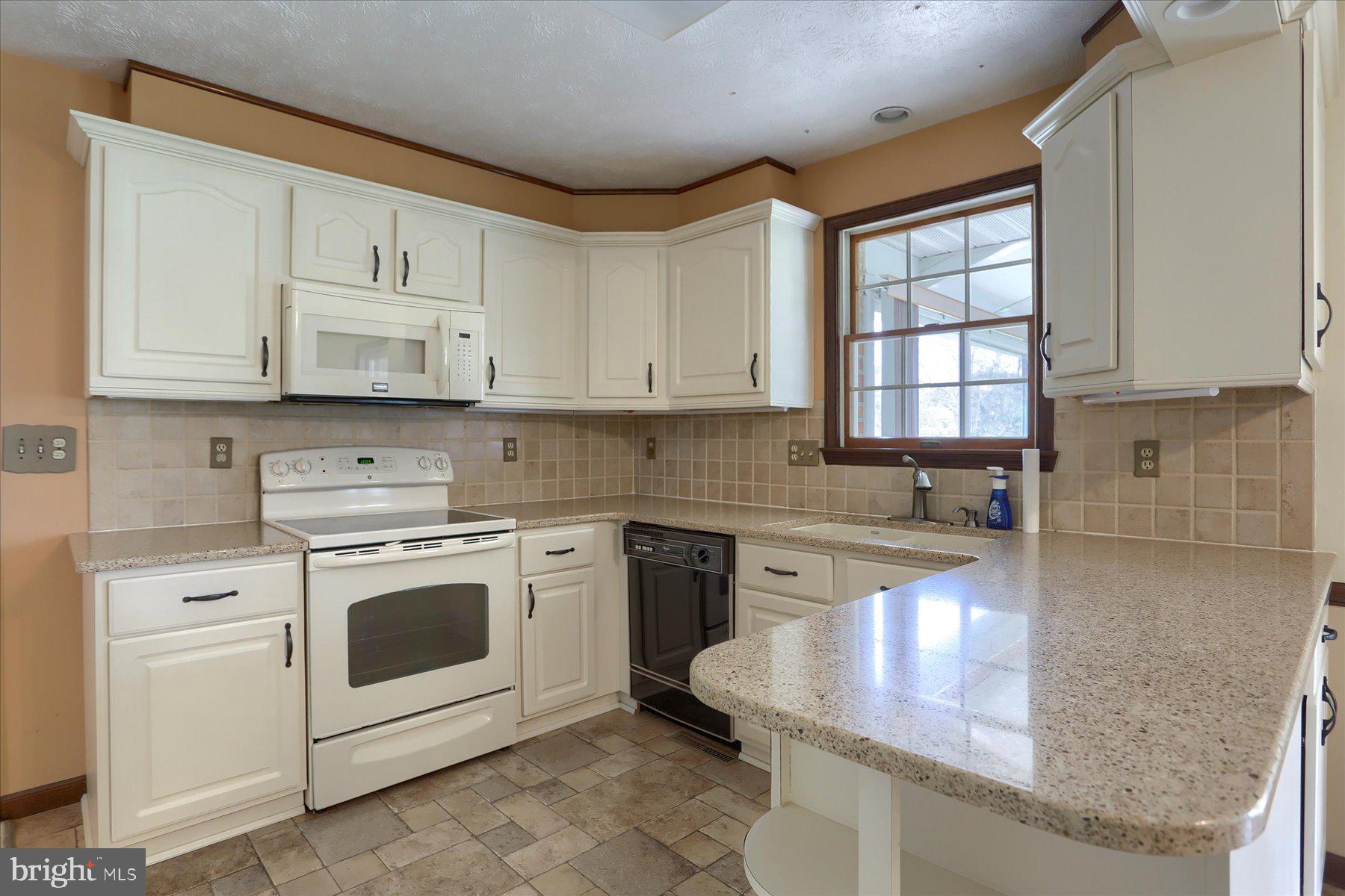 SOUTH LONDONDERRY - Residential