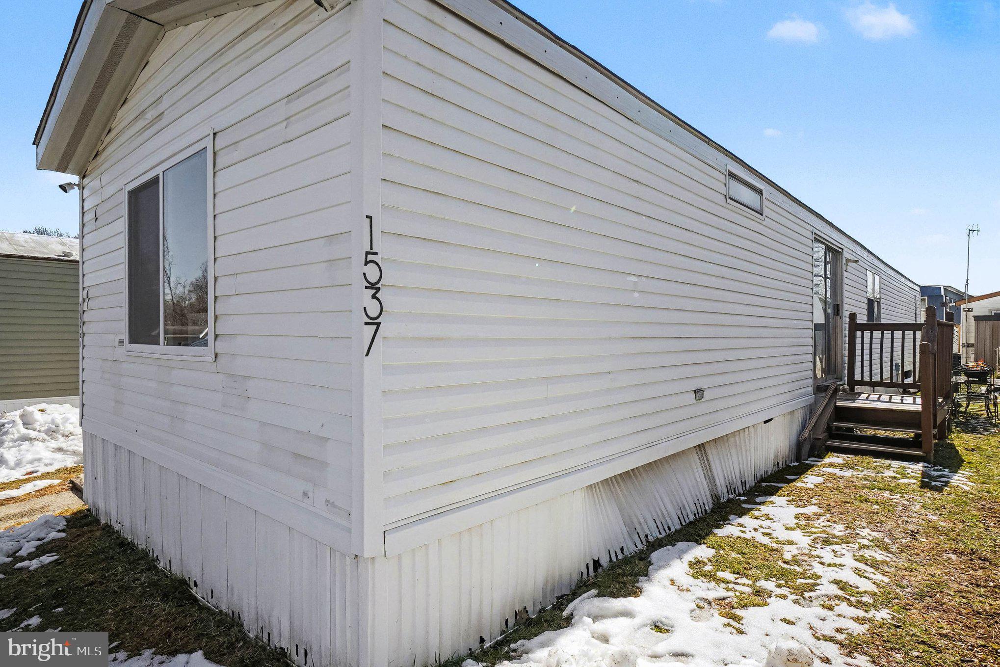 1537 CLEARVIEW DRIVE S