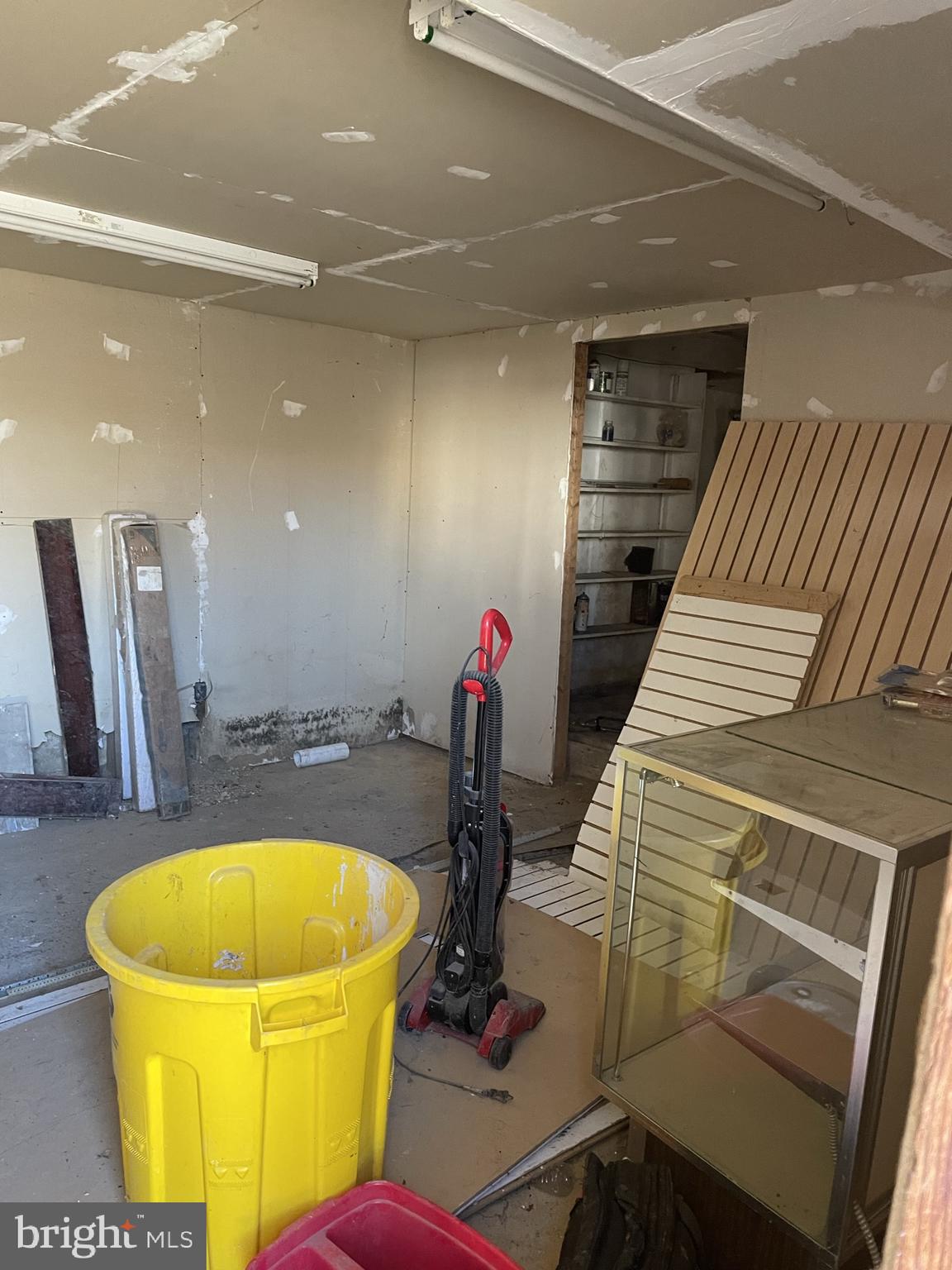 FOUR BY FOUR - Residential