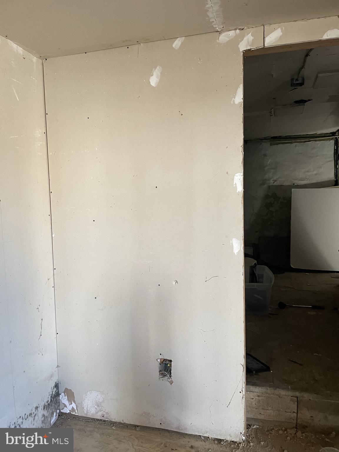 FOUR BY FOUR - Residential