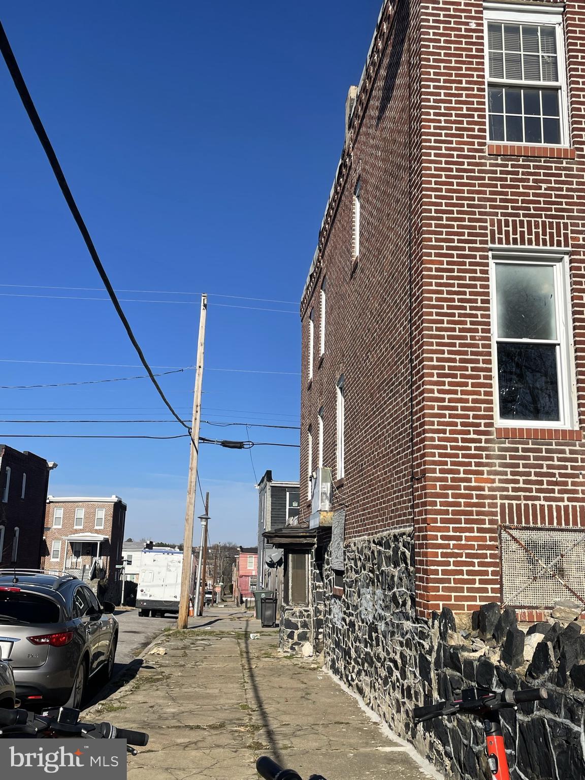 FOUR BY FOUR - Residential