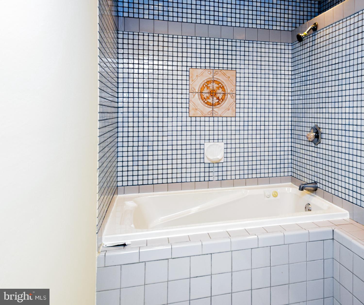 GLENSHIRE TOWNE - Residential