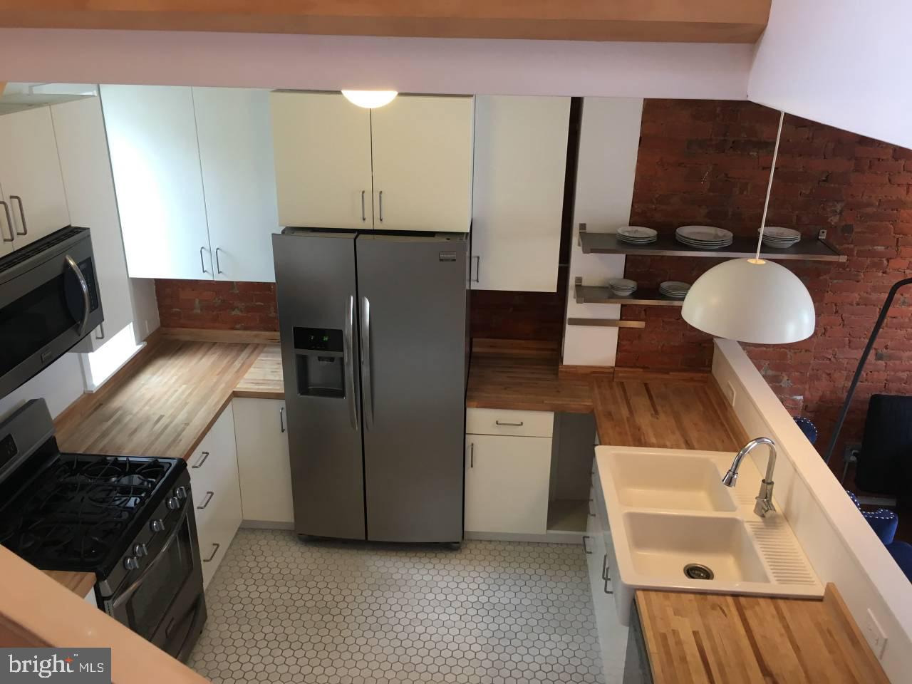 1812 W MASTER STREET